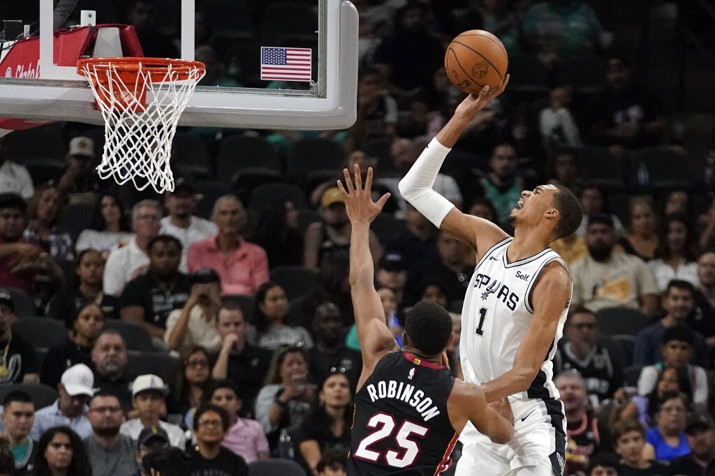 VICTOR WEMBANYAMA SAN ANTONIO SPURS V ORLANDO ROBINSON MIAMI HEAT